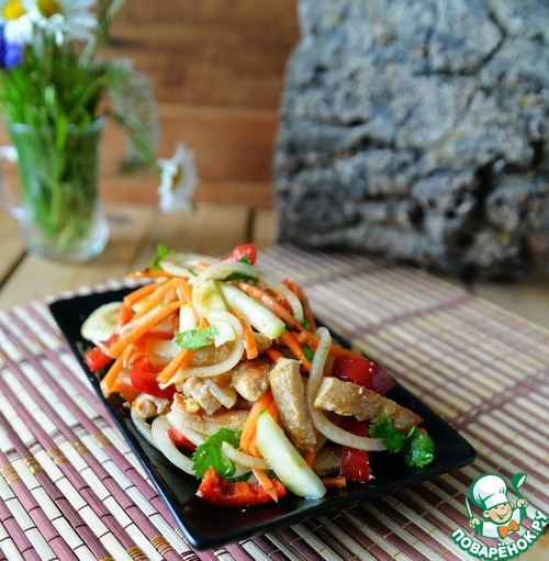 Корейский салат из индейки с овощами
