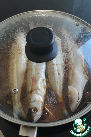 Рыба, тушенная в соевом соусе