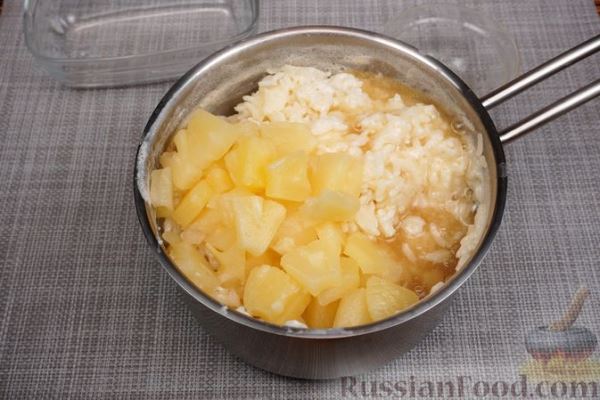 Рисовый пирог с ананасами и карамельно-джемовой глазурью