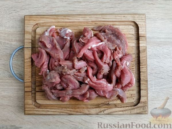 Бефстроганов с солёными огурцами